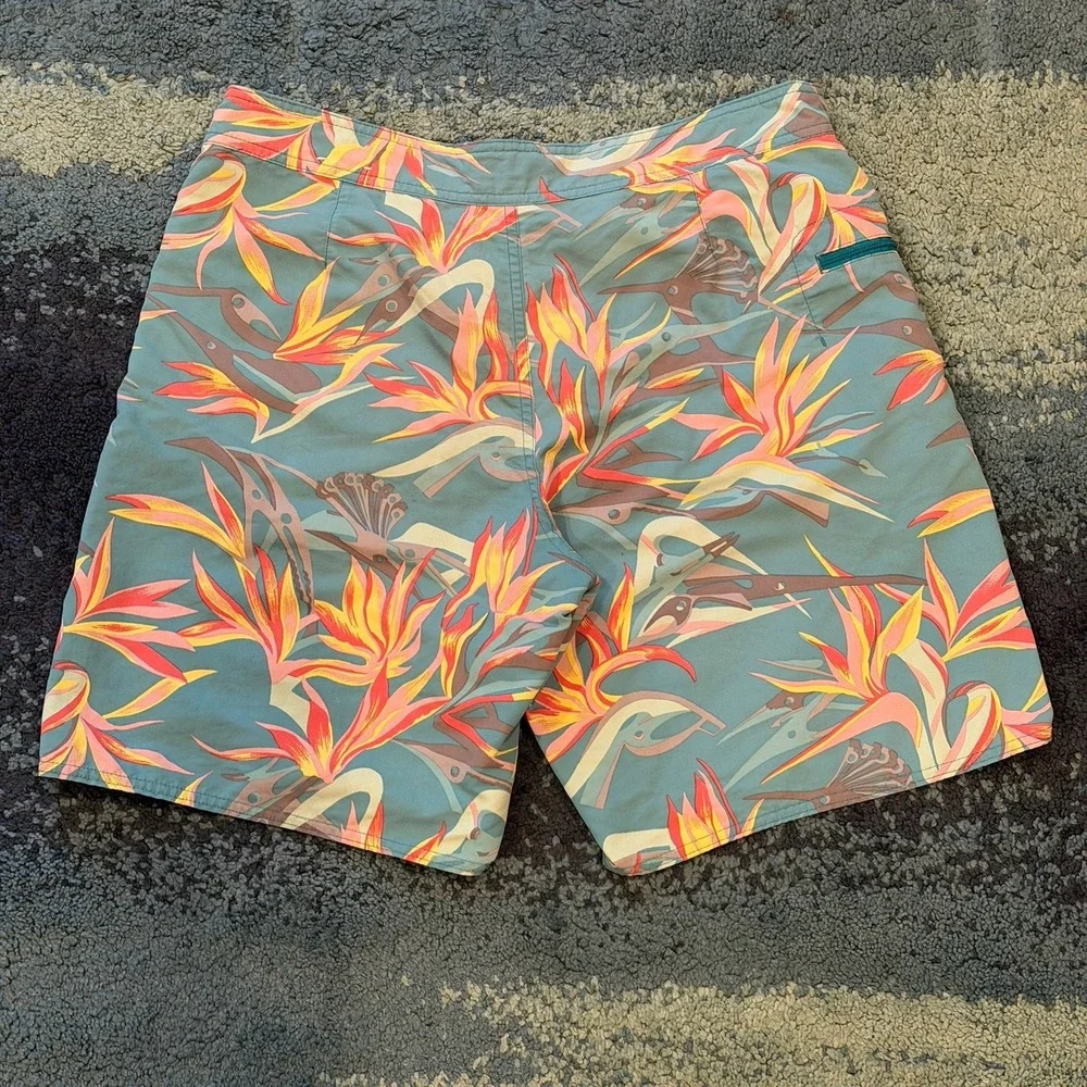 Patagonia Wavefarer Board Shorts Men's 33 Bird of Paradise Floral Swim Trunks